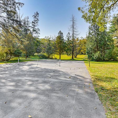 Lovely Reading Home With Large Yard On 7 Acres! Exterior photo