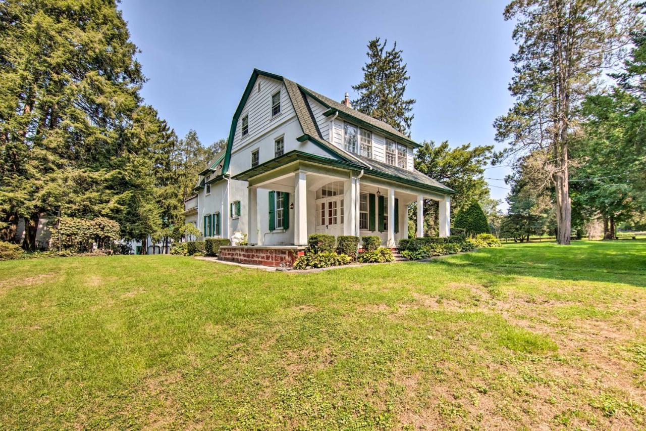 Lovely Reading Home With Large Yard On 7 Acres! Exterior photo