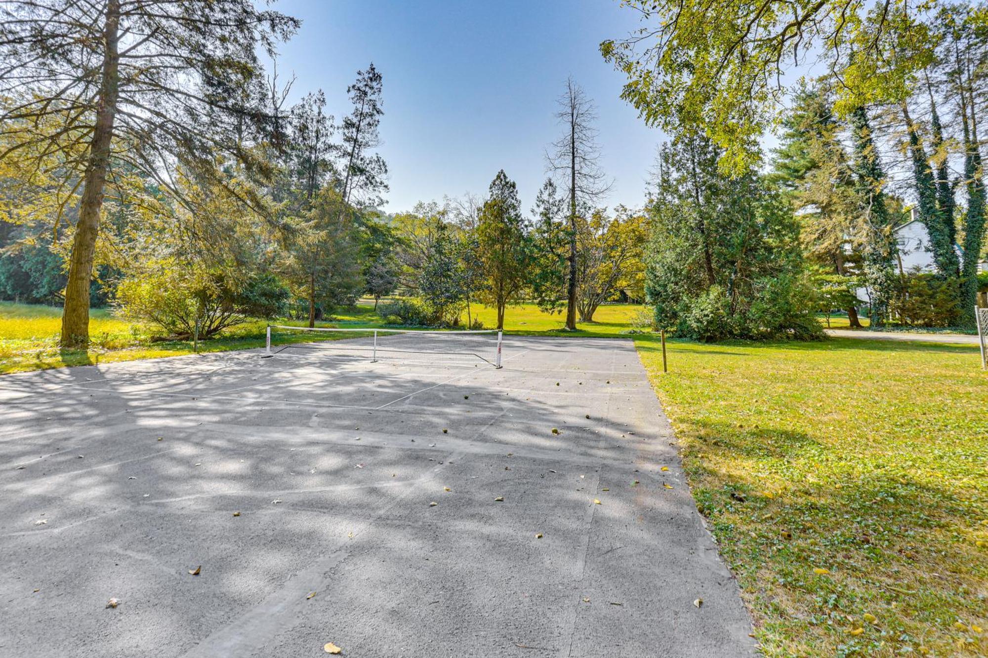 Lovely Reading Home With Large Yard On 7 Acres! Exterior photo