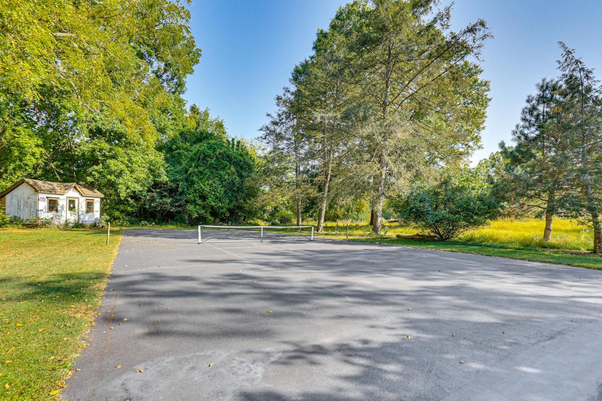 Lovely Reading Home With Large Yard On 7 Acres! Exterior photo